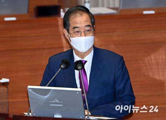 한덕수 국무총리가 21일 서울 여의도 국회에서 열린 본회의 경제 분야 대정부 질문에서 김태년 더불어민주당 의원 질의에 답하고 있다. [사진=김성진 기자]
