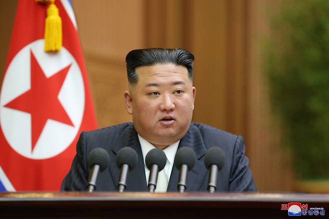 김정은 북한 국무위원장이 지난 8일 평양 만수대의사당에서 열린 최고인민회의 제14기 제7차회의에서 시정연설을 했다고 조선중앙통신이 9일 보도했다. 연합뉴스
