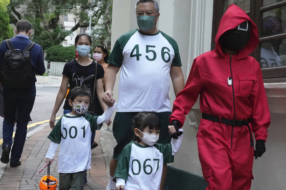 People dress in costumes inspired by “Squid Game” to celebrate Halloween in Hong Kong on Oct. 31, 2021. [AP/YONHAP]