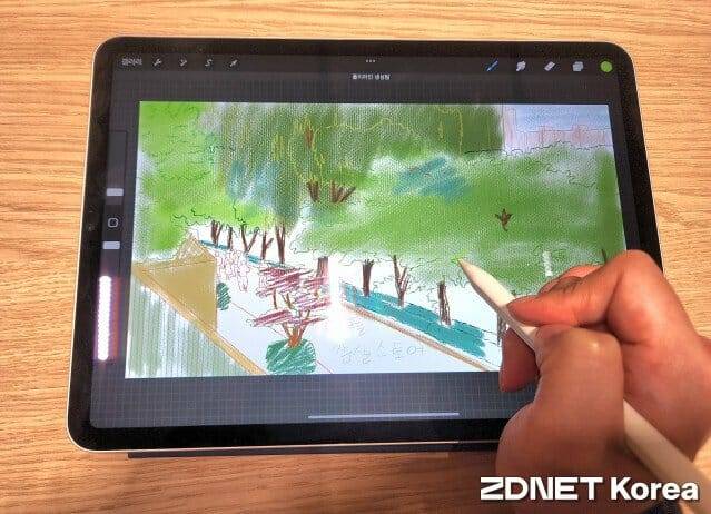 애플 잠실의 투데이 앳 애플에서 아이패드를 활용한 그림 그리기 프로그램이 진행됐다. (사진=지디넷코리아)