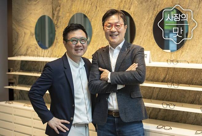 브리즘을 이끄는 성우석 대표(왼쪽)와 박형진 대표가 서울 시청역 인근 브리즘 매장에서 포즈를 취했다. /박상훈 기자