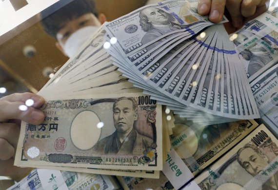 엔달러 장중 145엔 돌파, 일본은행 "금융완화 정책