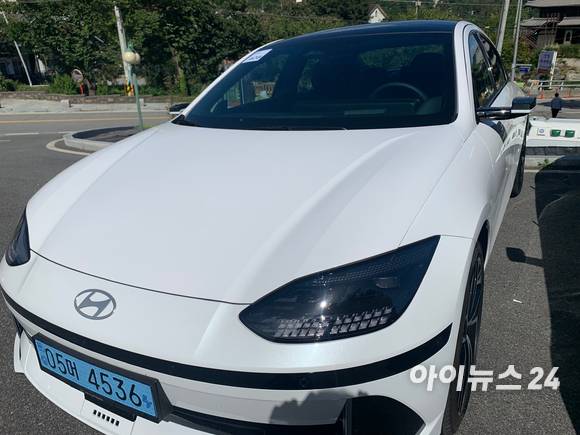 지난 20일 진행한 시승차량 현대자동차 '아이오닉 6' 롱레인지 프레스티지 모델. [사진=김종성 기자]