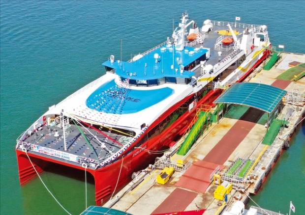 이달 8일부터 인천~백령도 항로에 투입된 ‘코리아프라이드호’.  연합뉴스