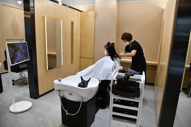 서울 노원구의 장애인 친화 미용실 ‘헤어카페 더휴’의 내부 모습. 노원구 제공