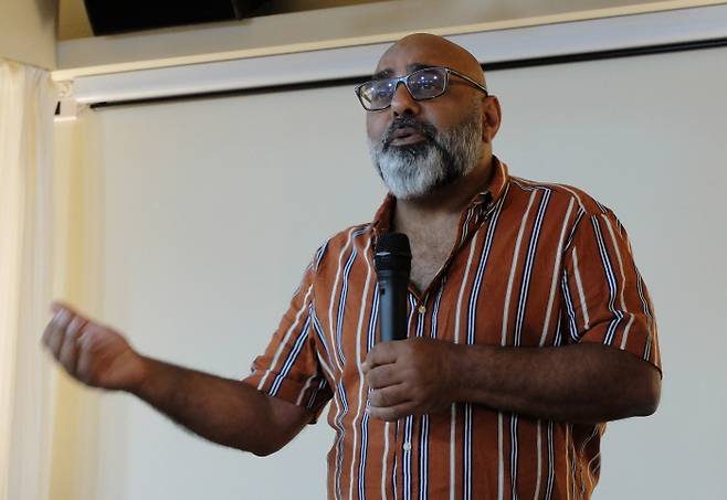 아사드 레먼 워온원트 사무총장이 지난 21일 서울 종로구 인사라운지에서 열린 기후위기비상행동 주최 ‘국제 기후정의 활동가와 함께하는 간담회’에서 강연하고 있다. 기후위기비상행동 제공