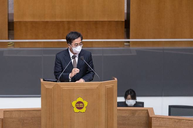 [수원=경기도] 경기도의회 제363회 임시회 제3차 본회의에서 답변하고 있는 김동연 경기도지사 (사진=경기도 제공) *재판매 및 DB 금지