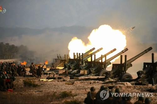 북한 포병부대 훈련 장면 [연합뉴스 자료사진]