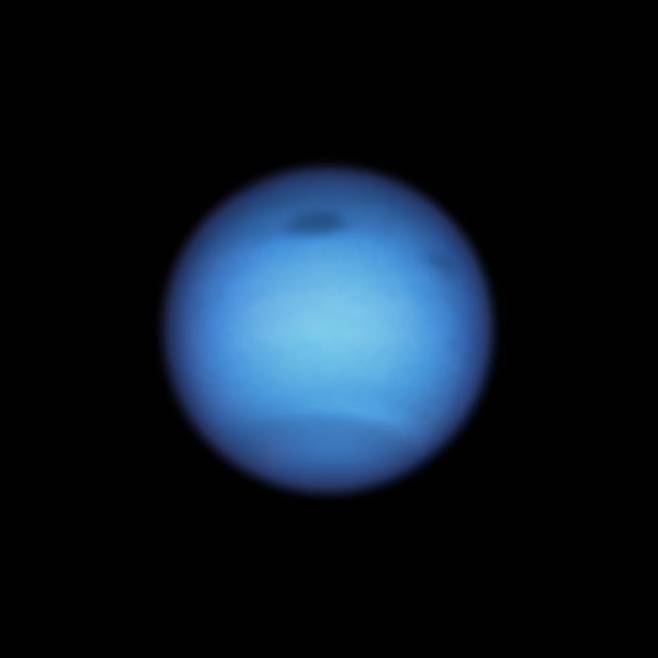 허블 우주망원경이 가시광으로 포착한 청록색의 해왕성  [NASA, ESA, STScI, M.H. Wong (University of California, Berkeley), and L.A. Sromovsky and P.M. Fry (University of Wisconsin-Madison) 제공/ 재판매 및 DB 금지] photo@yna.co.kr