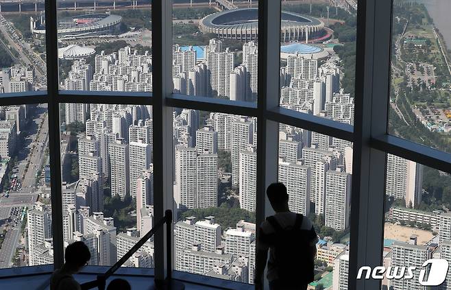 서울 송파구 롯데월드타워 서울스카이에서 바라본 잠실 아파트 단지 모습. (자료사진) 2022.9.7/뉴스1 ⓒ News1 박세연 기자