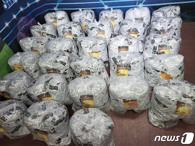 탈북민 단체의 대북 전단. (자유북한운동연합 제공) 2022.4.28/뉴스1