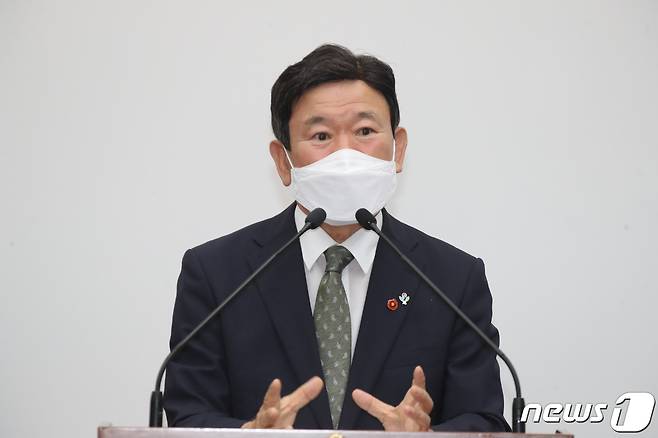 김광수 제주도교육감이 23일 제주도의회 제409회 제1차 정례회 제6차 본회의에서 교육행정질문에 답하고 있다.(제주도의회 제공)2022.9.23/뉴스1