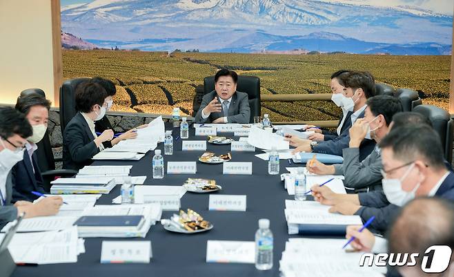 제주특별자치도는 23일 오후 도청 백록홀에서 제1차 경제산업정책회의를 오영훈 도지사 주재로 개최했다.(제주도 제공)2022.9.23/뉴스1