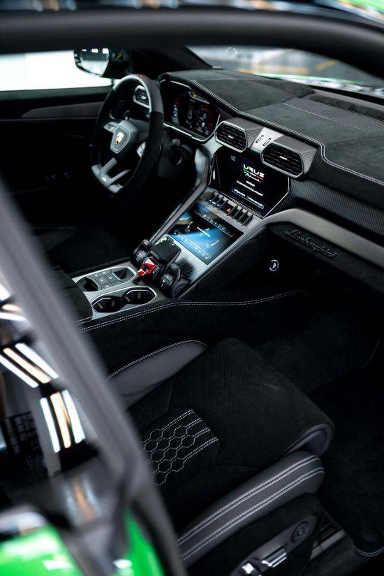 람보르기니 SUV 우루스 퍼포만테 실내<사진제공:람보르기니 서울>