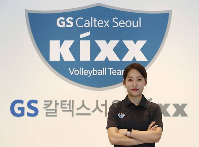 이지언 GS칼텍스 배구단 통역사가 14일 경기 가평군 GS칼텍스 배구단 청평클럽하우스에서 데일리안과 인터뷰를 마치고 포즈를 취하고 있다. ⓒ데일리안 김민호 기자