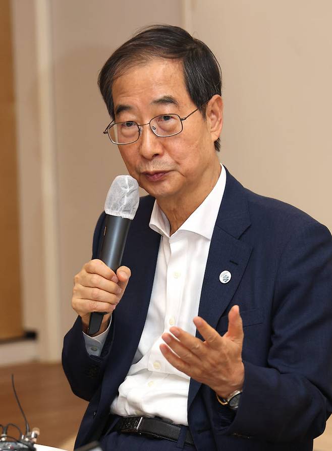 (서울=연합뉴스) 김승두 기자 = 한덕수 국무총리가 23일 정부서울청사에서 출입기자들과 만나 백브리핑을 하고 있다. 2022.9.23 kimsdoo@yna.co.kr