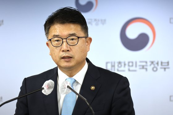 교육부, 2022년 개정 교육과정 시안 관련 발표  (서울=연합뉴스) 김승두 기자 = 장상윤 교육부 차관이 19일 정부서울청사 브리핑실에서 2022년 개정 교육과정 시안에 대한 국민의 주요 의견을 발표하고 있다. 2022.9.19  kimsdoo@yna.co.kr (끝)  〈저작권자(c) 연합뉴스, 무단 전재-재배포 금지〉