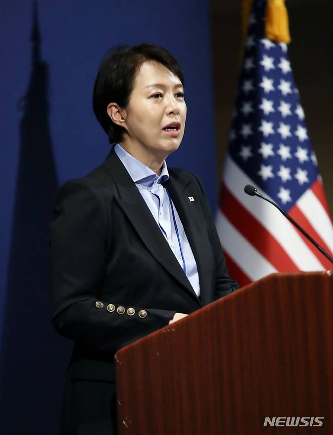 [뉴욕=뉴시스] 홍효식 기자 = 김은혜 홍보수석이 20일(현지시간) 뉴욕 쉐라톤 뉴욕 타임스 스퀘어 호텔에서 김용 전 세계은행(WB) 총재 오찬 및 유엔 사무총장 면담 관련 브리핑을 하고 있다. 2022.09.21. yesphoto@newsis.com