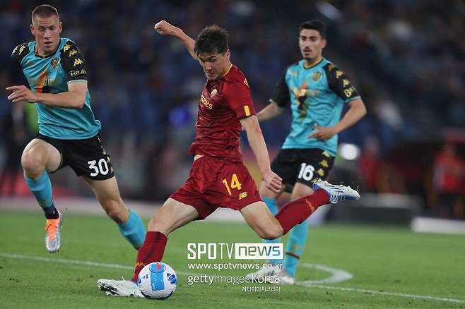 ▲ 카메룬을 상대로 맹활약을 펼친 AS로마 공격수 엘도르 쇼무로도프(AS 로마).