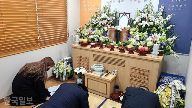 16일 서울시립승화원 공영장례 빈소에서 무연고사망자의 공영장례식이 열리고 있다. 김재현 기자