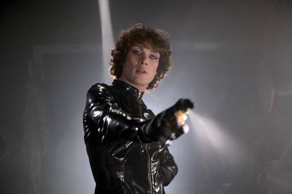 고문에 지친 패트릭은 자백한다. 자신이 샤넬 향수를 이용해서 테러를 저질렀다고. [사진 제공 = 프리비젼엔터테인먼트]