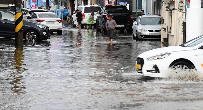 지난 4일 태풍 힌남노로 제주도 서귀포시 대정읍 시가지가 침수돼 있다. [연합]