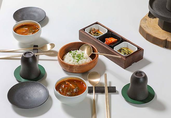 해장국과 무밥을 곁들인 보쌈