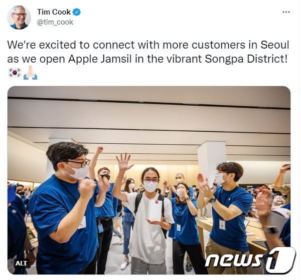 팀 쿡 애플 최고경영자, 국내 네번쨰 애플스토어 '애플 잠실' 개장 축하