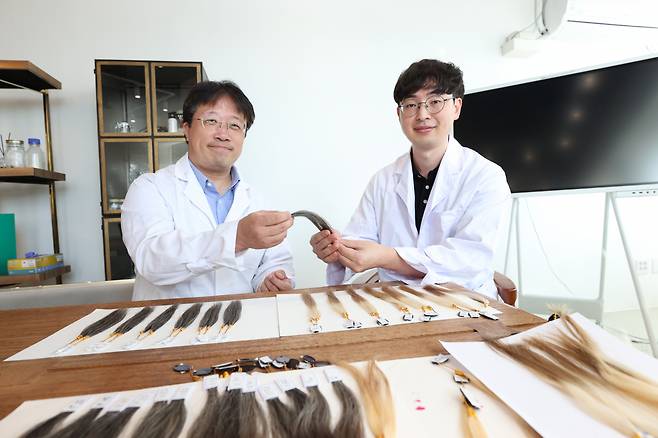 이해신(왼쪽) 교수와 박종민 박사.[KAIST 제공]