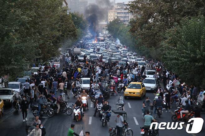 21일 이란 수도 테헤란에서 반정부 시위가 발생해 혼잡해진 도로 위 상황 2022.09.21 ⓒ AFP=뉴스1 ⓒ News1 정윤미 기자