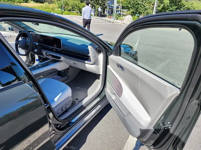 아이오닉6 1, 2열 도어 트림