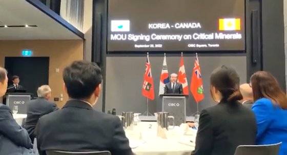 지난 22일 캐나다에서 열린 LG에너지솔루션과 스노우레이크의 자원 협약식. 사진 스노우레이크