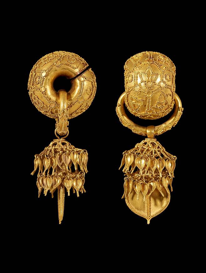 경주 보문동 합장분(부부총)에서 출토된 신라시대 금귀걸이(국보). 국립공주박물관 제공