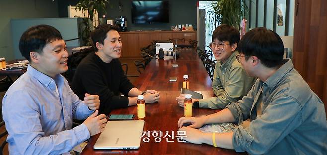 EBS <위대한 수업-그레이트 마인드> 시즌 2 제작진인 허성호, 박진우, 김대현, 송준섭 PD가 22일 일산 EBS 본사에서 인터뷰하고 있다. /한수빈 기자