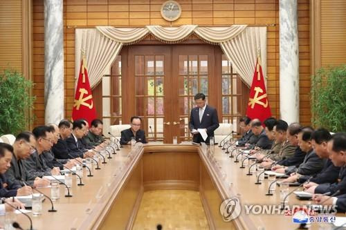 북, 당중앙위 정치국회의 개최해 농사실태 점검…김정은 불참   (평양 조선중앙통신=연합뉴스) 북한이 노동당 정치국 회의를 개최하고 올해의 농사실태를 점검했다. 조선중앙통신은 조선노동당 중앙위원회 제8기 제10차 정치국회의가 25일 당중앙위원회 본부청사에서 진행됐다고 26일 보도했다. 김정은 국무위원장은 회의에 불참했다.2022.9.26 
    [국내에서만 사용가능. 재배포 금지. For Use Only in the Republic of Korea. No Redistribution]
    nkphoto@yna.co.kr
(끝)