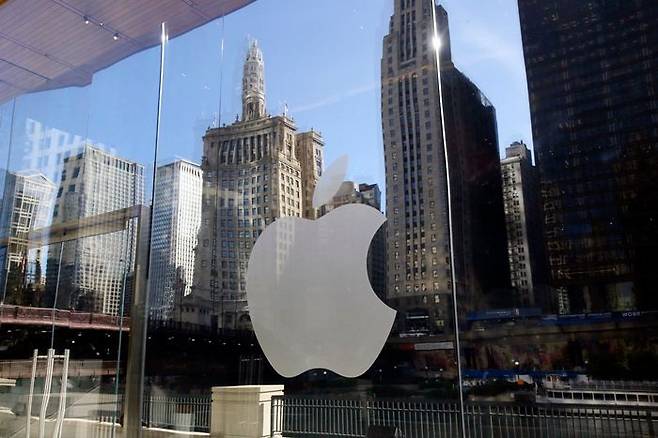 미 일리노이주 시카고에 있는 애플 매장.ⓒAP=뉴시스