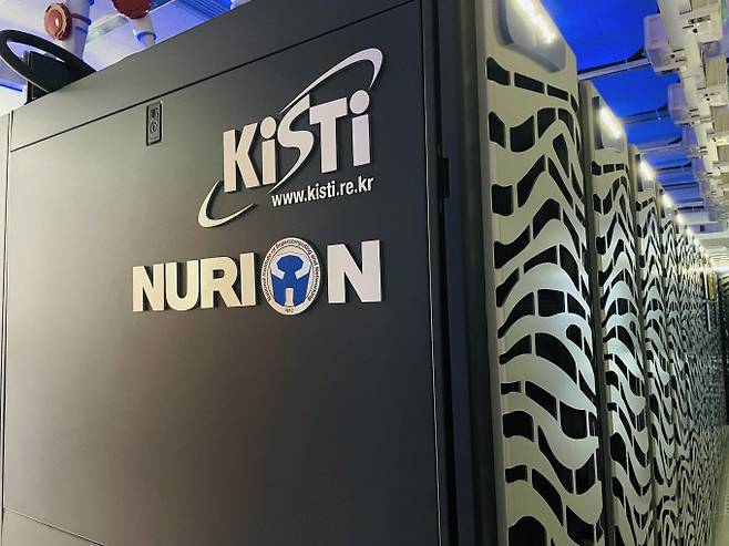한국과학기술정보연구원(KISTI)가 운영하는 슈퍼컴퓨터 5호기 '누리온'의 모습. 누리온의 뒤를 잇는 슈퍼컴퓨터 6호기가 내년 도입될 예정이다. KISTI 제공