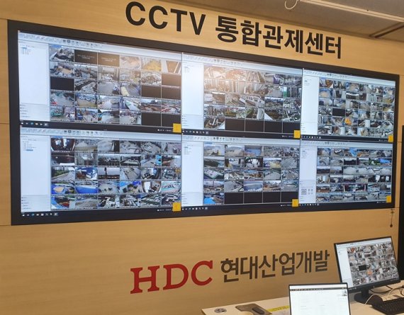 HDC현대산업개발이 고위험 작업 모니터링을 강화하기 위해 서울 용산 본사에 구축한 CCTV 통합관제센터. HDC현산 제공