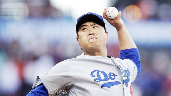 어깨 수술을 딛고 MLB 평균자책점 1위에 올랐던 2019년의 류현진. AP=연합뉴스