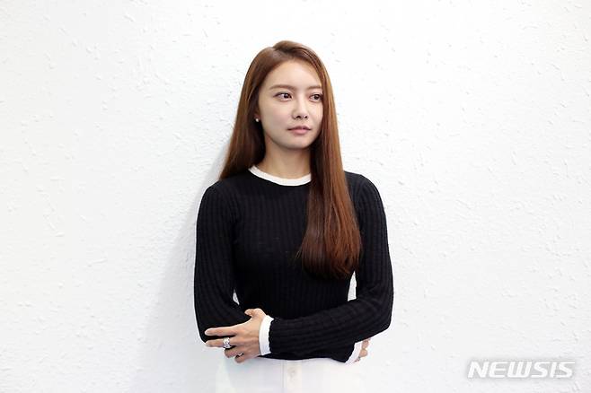 [서울=뉴시스] 박진희 기자 = 배우 임혜영이 지난 21일 서울 강남구 한 카페에서 뉴시스와 인터뷰 하고 있다. 임혜영은 최근 공연중인 연극 '82년생 김지영'과 뮤지컬 '사랑의 불시착'에 동시 출연하고 있다. 2022.09.27. pak7130@newsis.com