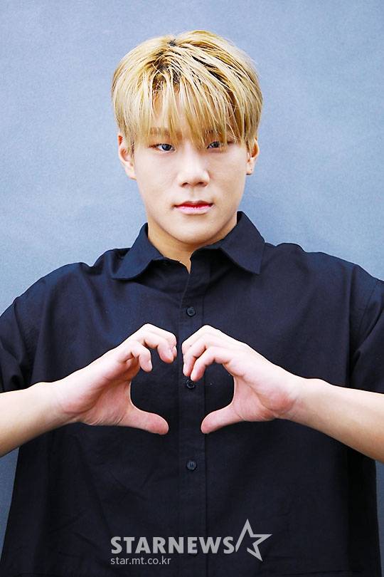 다크비(DKB) 준서, '박력 있는 하트' [★포토]