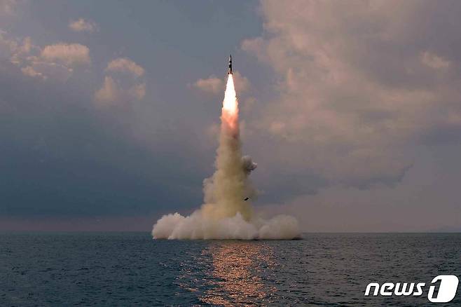 (평양 노동신문=뉴스1) = 북한 잠수함발사탄도탄(SLBM). [국내에서만 사용가능. 재배포 금지. DB 금지. For Use Only in the Republic of Korea. Redistribution Prohibited] rodongphoto@news1.kr