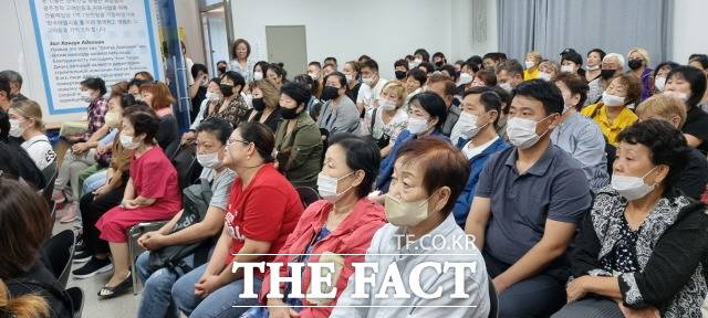 푸틴 강제징집령에 의해 러시아에 거주하는 고려인 청년들의 강제징집 소식이 연일 알려지면 광주 고려인마을에 정착한 고려인 동포들의 수심이 깊어지고 있다. 사진은 우크라를 탈출한 고려인 동포들./고려인 마을 제공