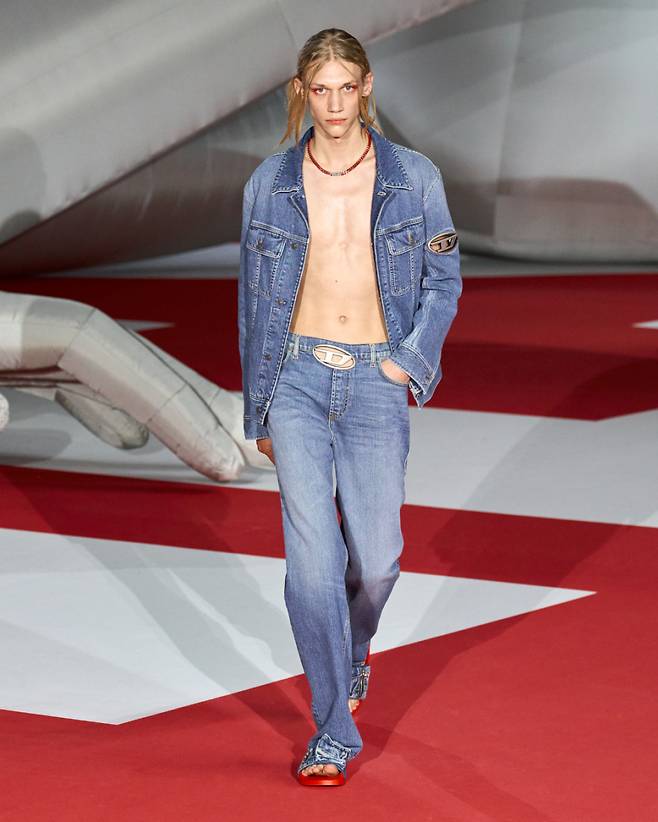 사진 : 디젤(DIESEL), 밀라노 알리안츠 클라우드 아레나 '2023 봄/여름 컬렉션 쇼' ⓒDIESEL