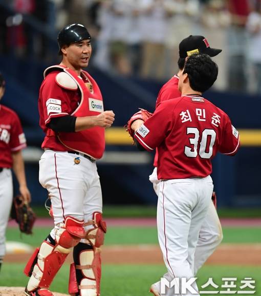 한국시리즈 직행을 사실상 확정한 SSG 랜더스가 주전 포수 이재원을 비롯한 안방 불안이라는 아킬레스건을 남겨두고 있다. 사진=김재현 기자