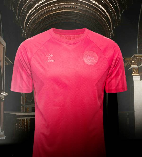 험멜이 공개한 덴마크 축구대표팀 유니폼. 사진｜험멜 공식 인스타그램 캡처