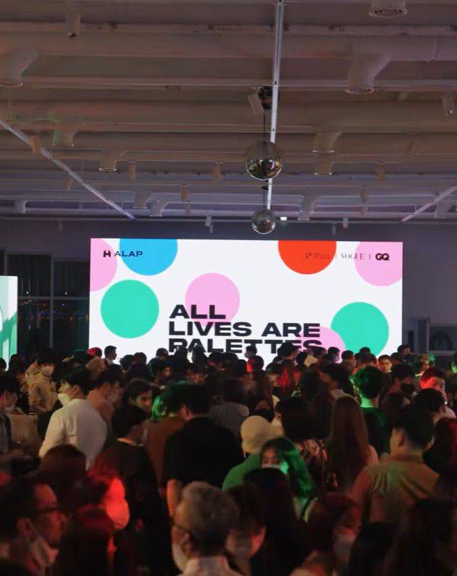 네이버 자회사 스노우가 만든 인공지능 회사 팔라(PALA)는 지난달 말 자사의 NFT(대체 불가 토큰) 프로젝트 알랍(ALAP)을 홍보하기 위해 서울웨이브아트센터에서 손님 1000여 명을 초대한 행사를 열었다. 손님들이 파티를 즐기고 있는 모습.  /팔라(PALA)