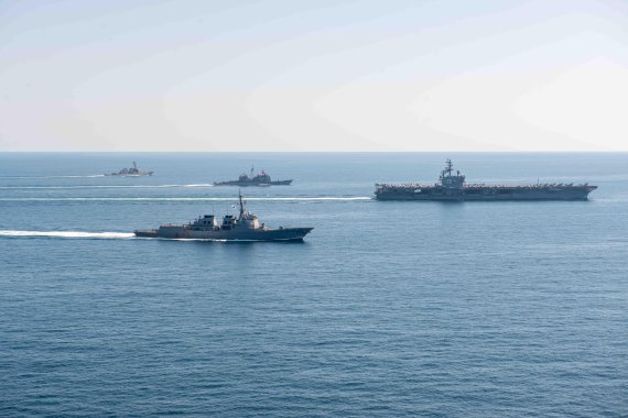한미 연합 해상훈련에 참가한 한미 해군 함정들이 29일 동해상에서 기동훈련을 하고 있다. 사진=해군 제공