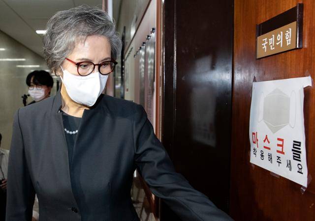 이양희 국민의힘 윤리위원장이 28일 국회에서 열린 윤리위원회에 참석하고 있다. 뉴시스