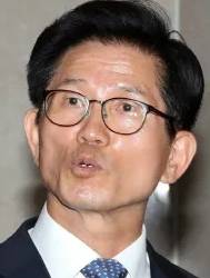 경사노위 위원장에 임명된 전 김문수 경기도지사. 경향신문 자료사진